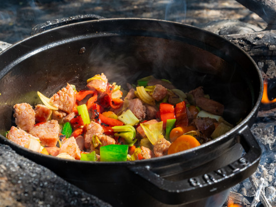 Eintopf über dem Feuer